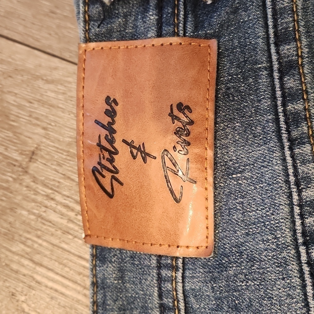 Stitches & Rivets Jeans - Picture 5 of 6